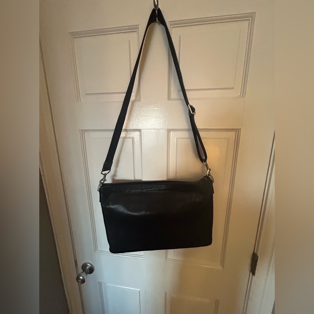 COACH slim tote/messenger bag 100% leather with strong nylon strap.
